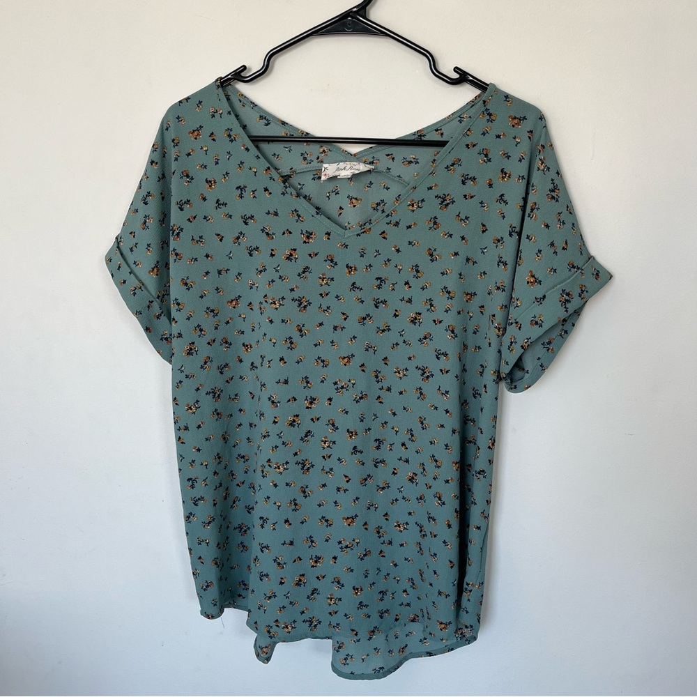 FLORAL V-NECK T-SHIRT
